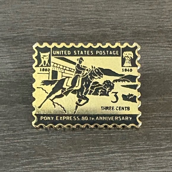 US Postage Stamp 1940 Pin - Picture 1 of 2